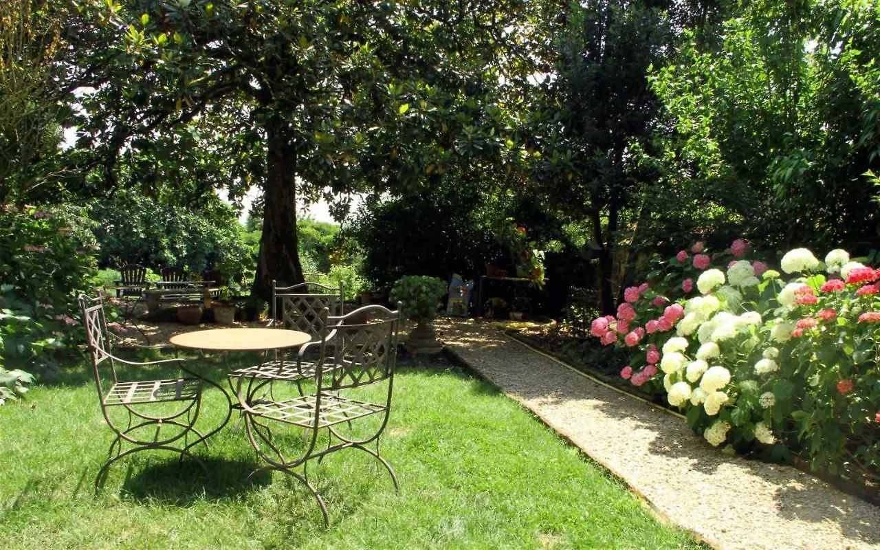 Bed and Breakfast Ombre Rose Le Fousseret Bed & Breakfast